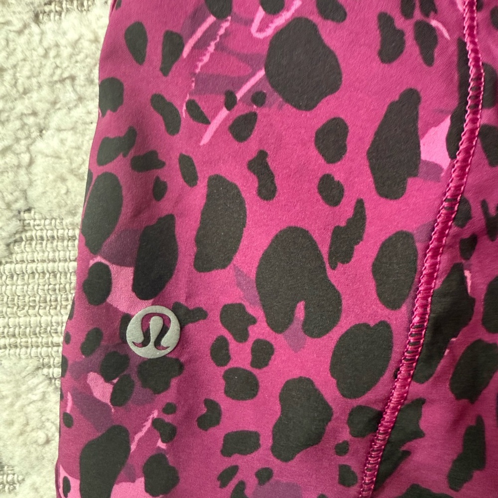 Lululemon track that high rise short size 4 - Picture 2 of 7